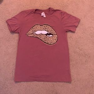 lips tee